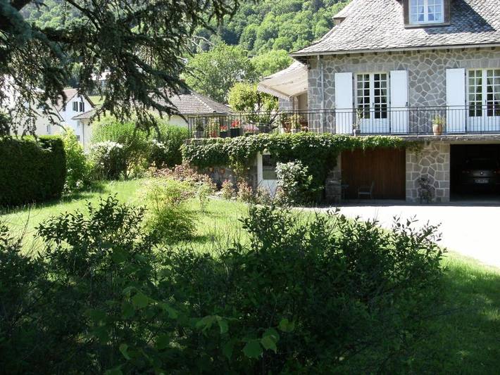 Gîte pour 2 personnes, avec jardin et vue à Vic-sur-Cère - 4