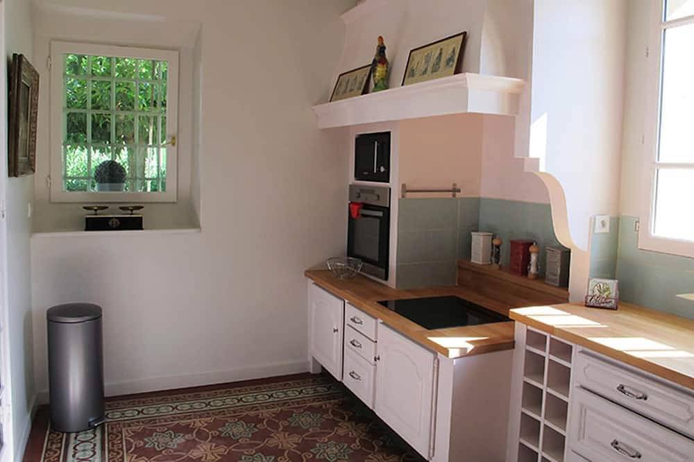 Maison de Maitre en Luberon, cerca de Gordes, 6 personas, 3 habitaciones con aire acondicionado in Lagnes, Parque natural regional del Luberon