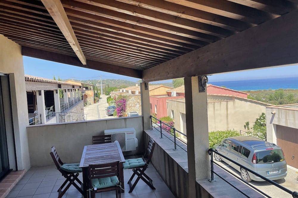 Appartamento intero, Charming residence with waterfront pool. in Losari, Belgodere