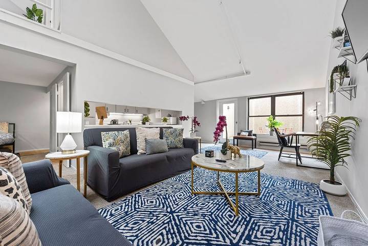 Loft for 16 people, with balcony in Chicago