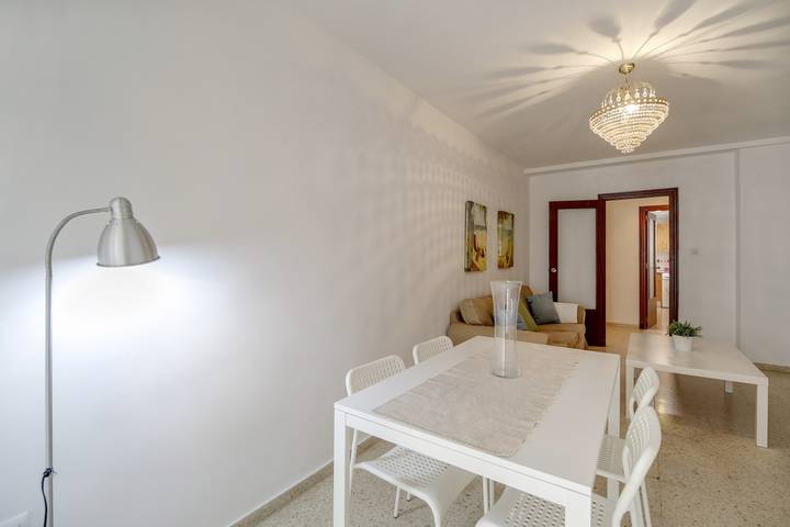 Appartamento intero, Appartamento centrale "Paco House" con balcone e vicino alla spiaggia in La Vina, Cadice
