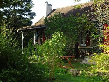 Location de vacances pour 2 personnes, avec terrasse ainsi que jardin et vue à Montpon-Ménestérol