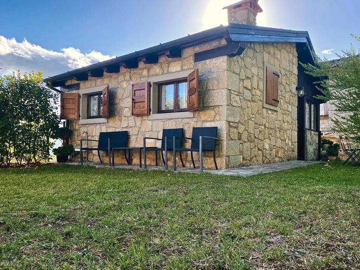 Location de vacances pour 2 personnes, avec vue et jardin à Camugnano