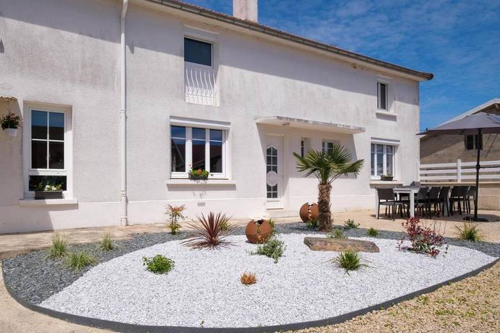 Location de vacances pour 18 personnes, avec Terrasse et Jardin dans Drouilly