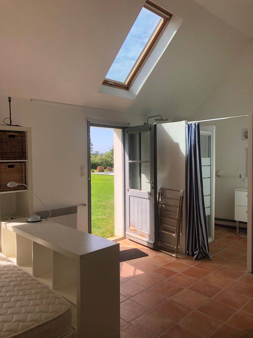 Studio entier, Studio de 30 m² avec accès jardin et piscine in Locmaria, Côte des Mégalithes