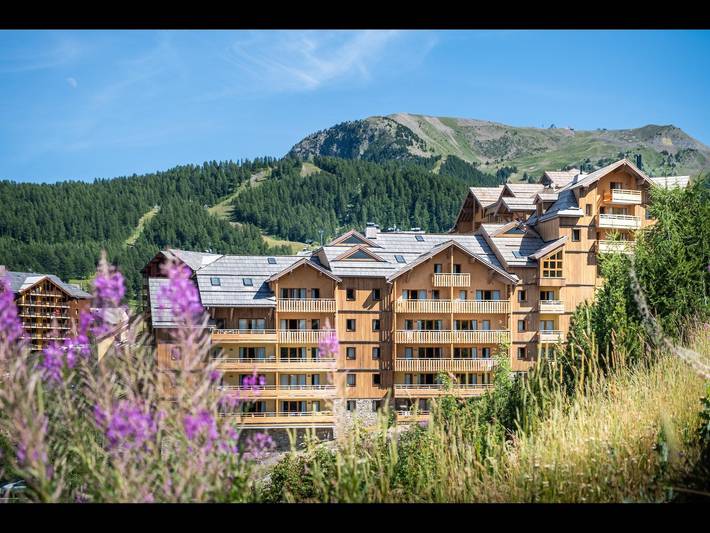 Location de vacances pour 6 personnes, avec Balcon/Terrasse et Jacuzzi ainsi que Piscine et Sauna à Risoul