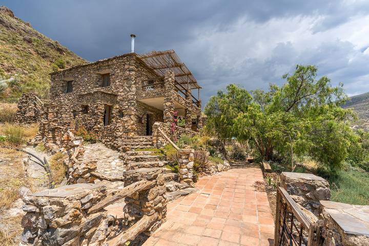 Entire studio, Studio 'Lucía' with Mountain Views, Private Terrace and Wi-Fi in Torvizcón, Cordillera Penibética
