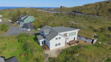 Villa für 11 Personen, mit Garten und Seeblick sowie Sauna und Ausblick, mit Haustier auf den Lofoten
