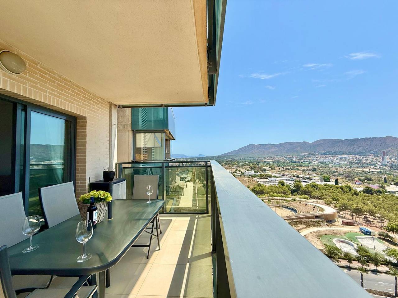 Geheel appartement, Spacious apartment with Ac - 4 guests in Benidorm, Costa Blanca