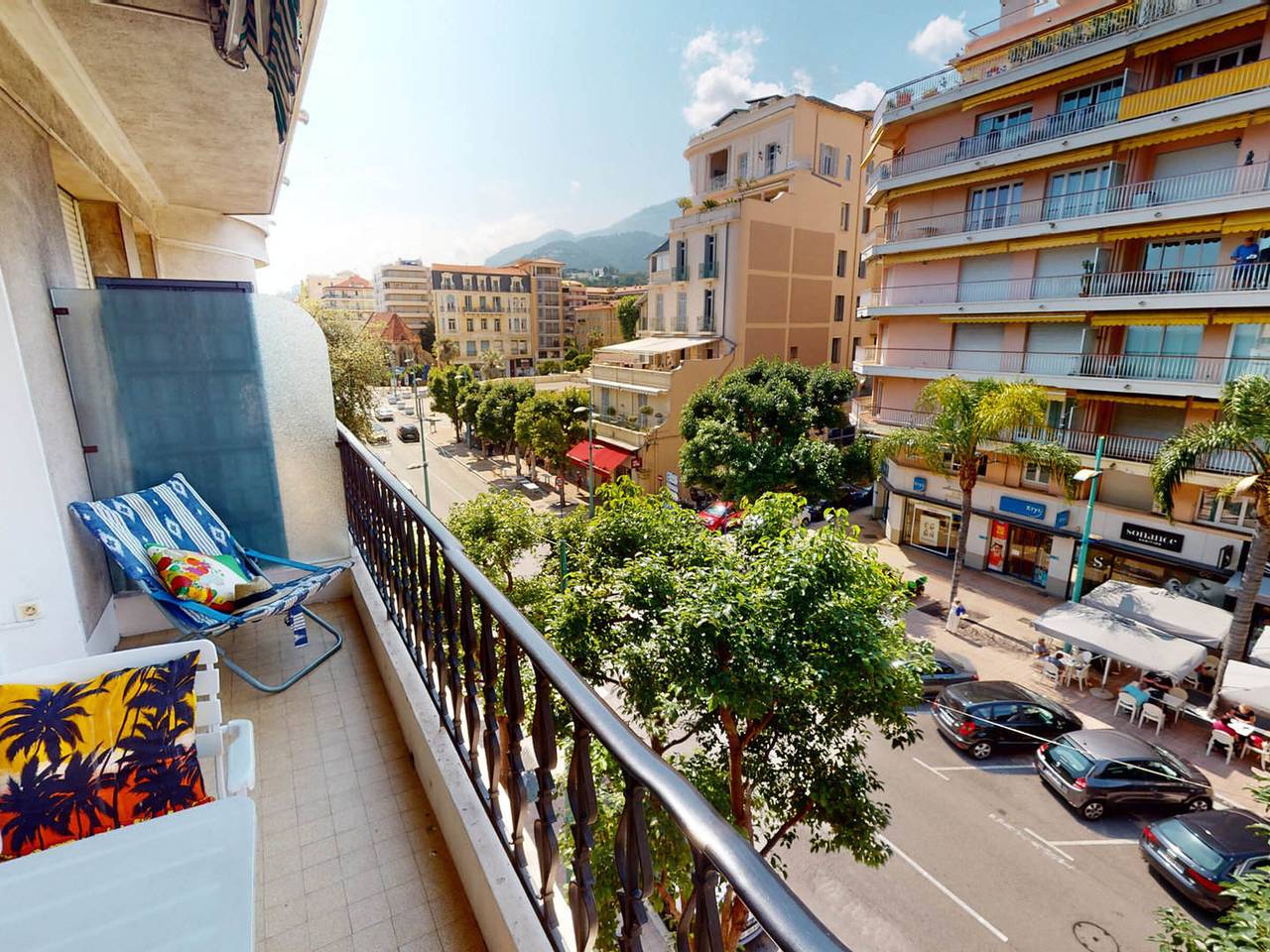 Appartement entier, Agréable 2P moderne en centre-ville proche mer avec balcon in Menton, Région de Nice