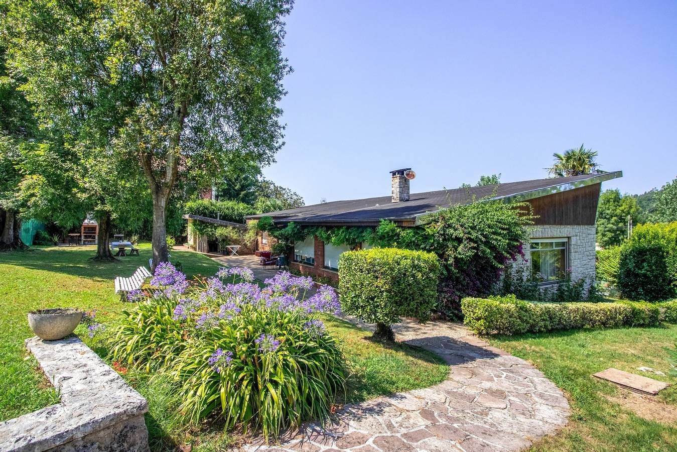 Villa con gran Jardín y piscina in Riotuerto, Costa de Cantabria