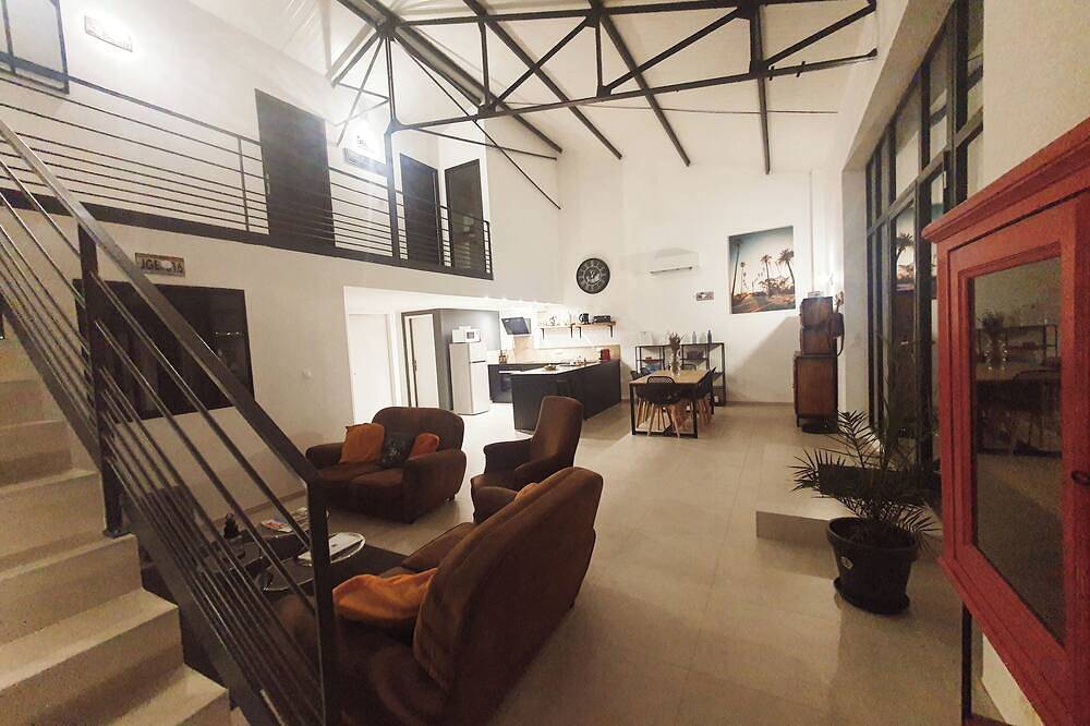 Large modern loft with private exterior, air conditioning and parking in Montélimar, Nyons und Umgebung