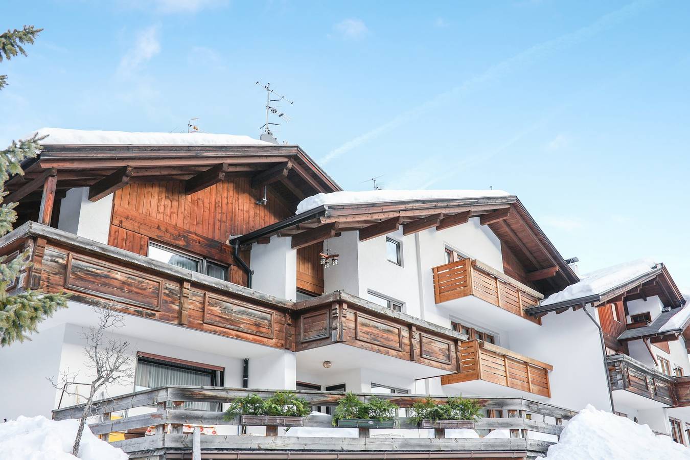 Appartamento intero, Appartamento vicino alle piste da sci con Wi-Fi, giardino e terrazza in Colfosco, Corvara in Badia