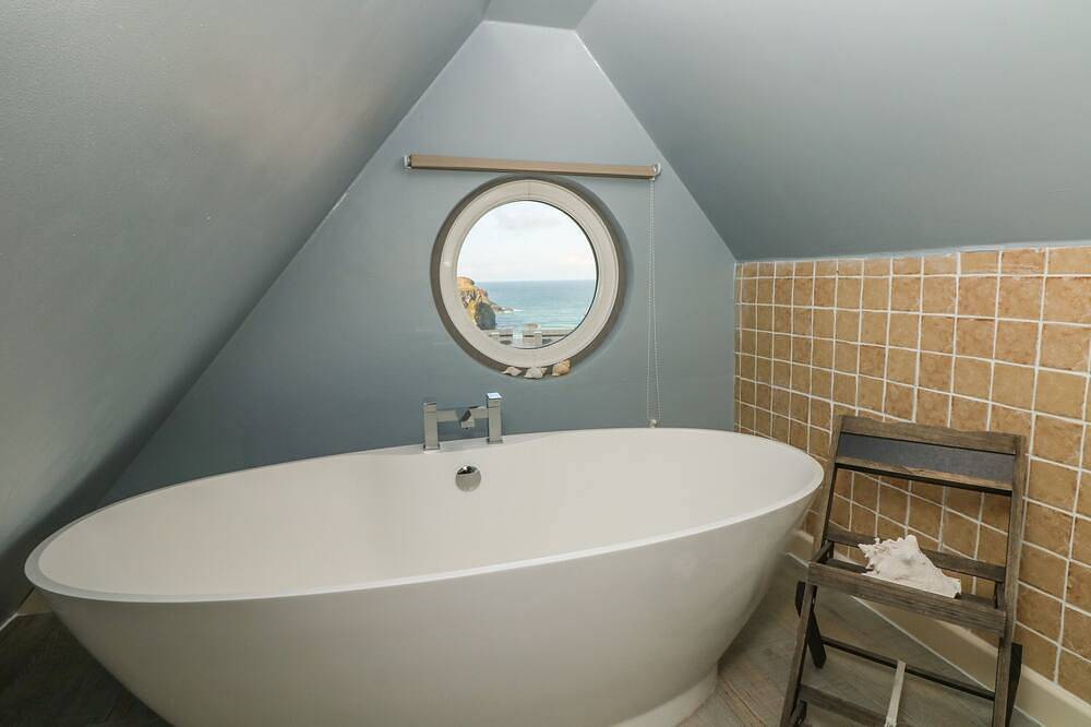 Trelawns, family friendly, character holiday cottage in Mawgan Porth in Mawgan Porth, Cornwall
