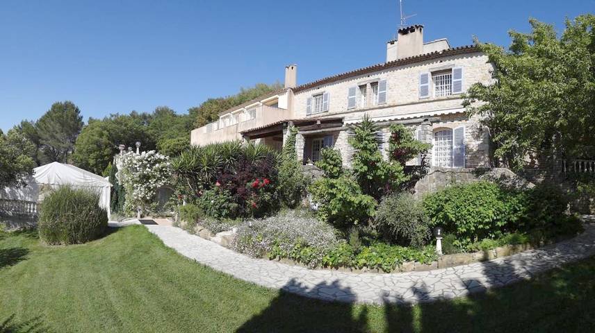 Maison d’hôte pour 2 personnes, avec piscine ainsi que jardin et vue
