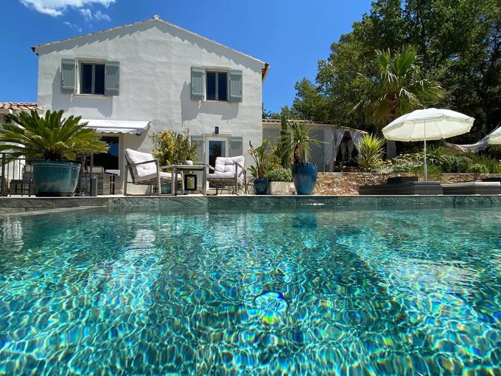 Location de vacances pour 2 personnes, avec vue ainsi que piscine et jardin à Besse-sur-Issole - 4