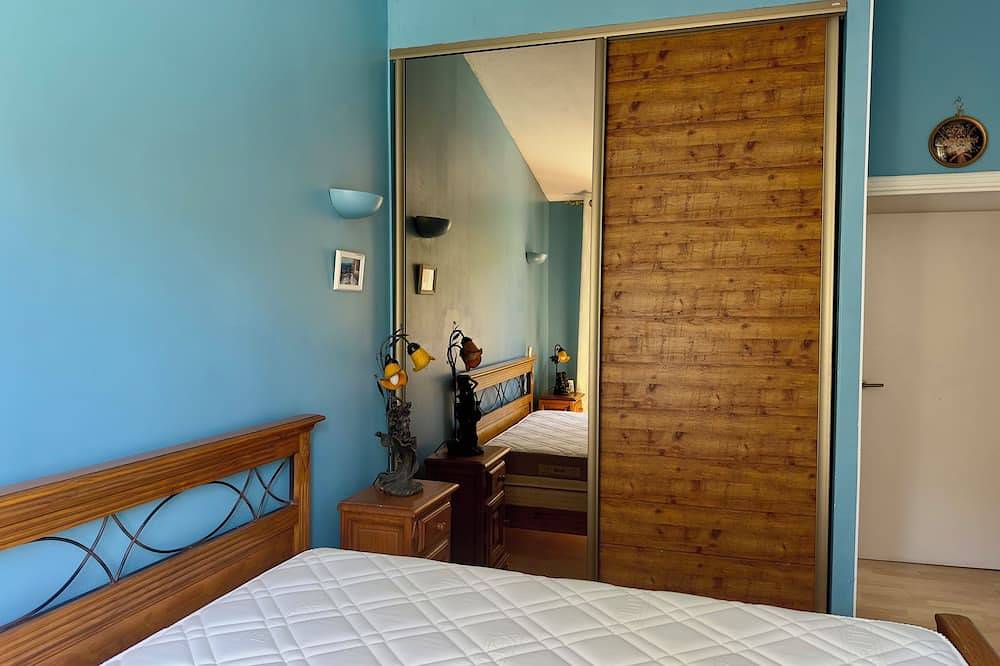 Villa with Private Pool, Air Conditioning, Wifi & Parking (Villeneuve-Loubet) in Villeneuve-Loubet, Côte méditerranéenne (France)
