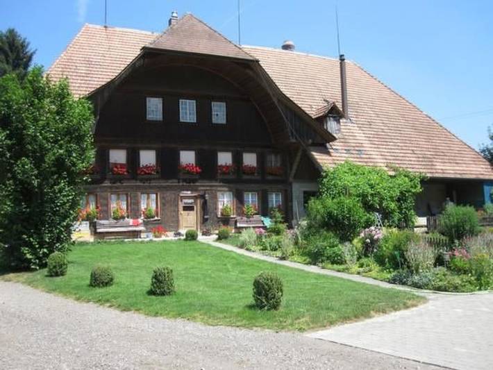 Casa rural con piscina para 6 personas, con Balcón y Jardín en Suiza