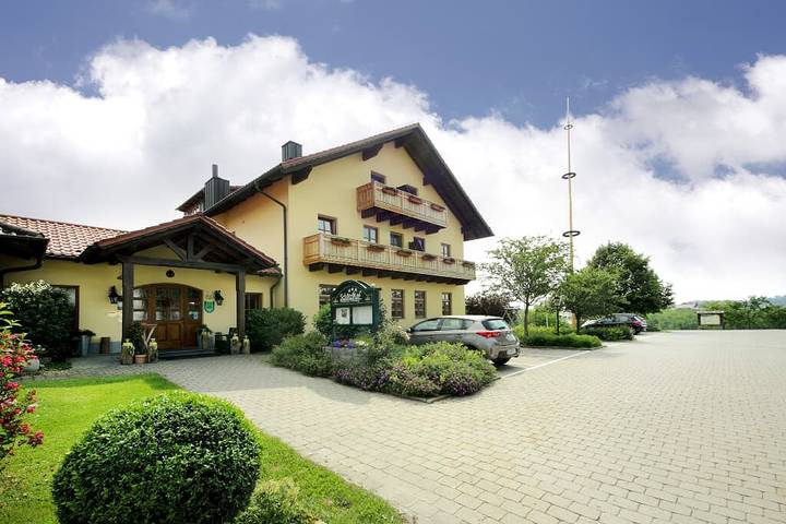 Hôtel, avec Balcon et Balcon/Terrasse ainsi que Jacuzzi et Jardin à Fürstenstein