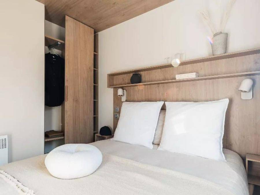 Camping Le Domaine de Mesqueau - Mobilhome 4 personnes - Lodge O Côté Salon - 3 Pièces pour 4 Personnes + Tv in Plougasnou, Ceinture Dorée