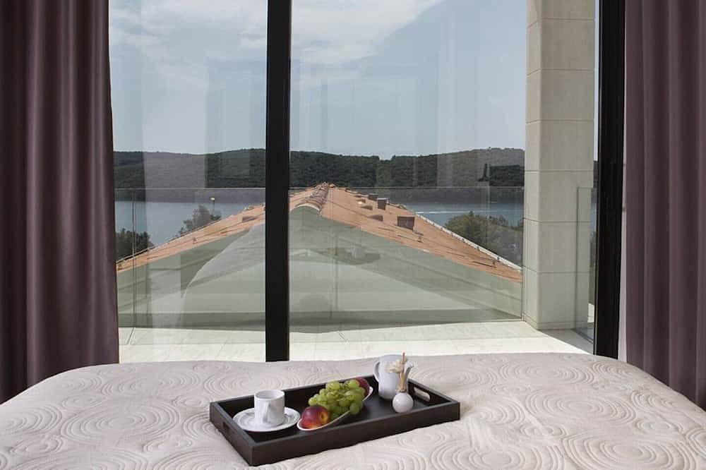 Ultra Modern Villa Sleek With 5 Bedrooms and Large Pool, Gym & Spa in Vrsar, Općina Vrsar