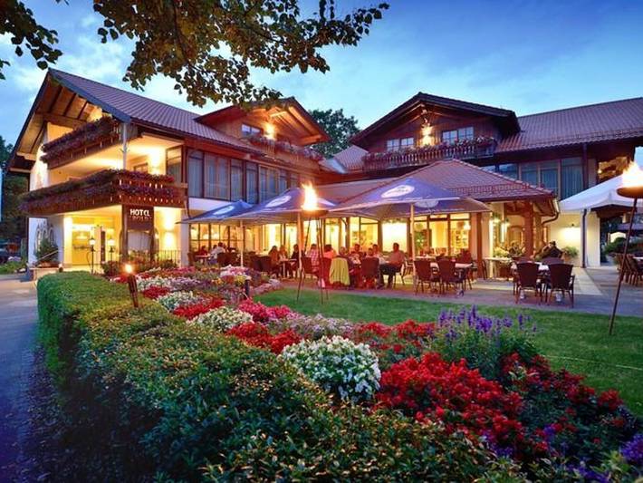 Hotel, mit Balkon und Garten