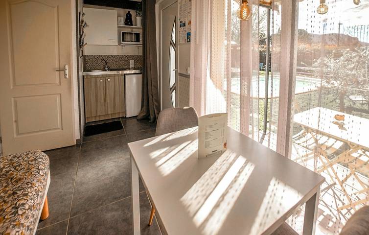 Location de vacances pour 2 personnes, avec piscine ainsi que terrasse et jardin à Taillades - 3