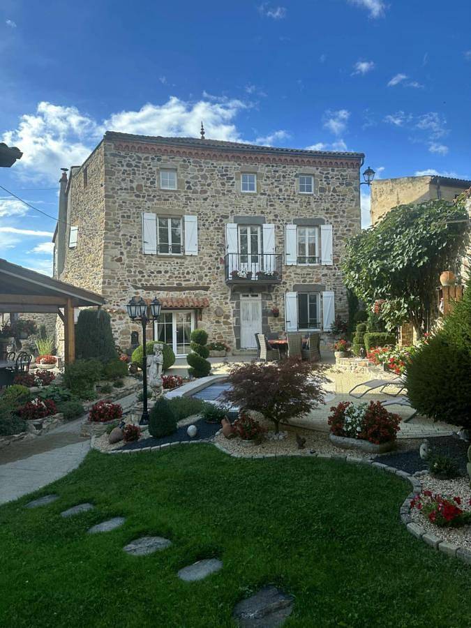 Le clos fleuri in Saint-Gervazy, Région de Besse-et-Saint-Anastaise