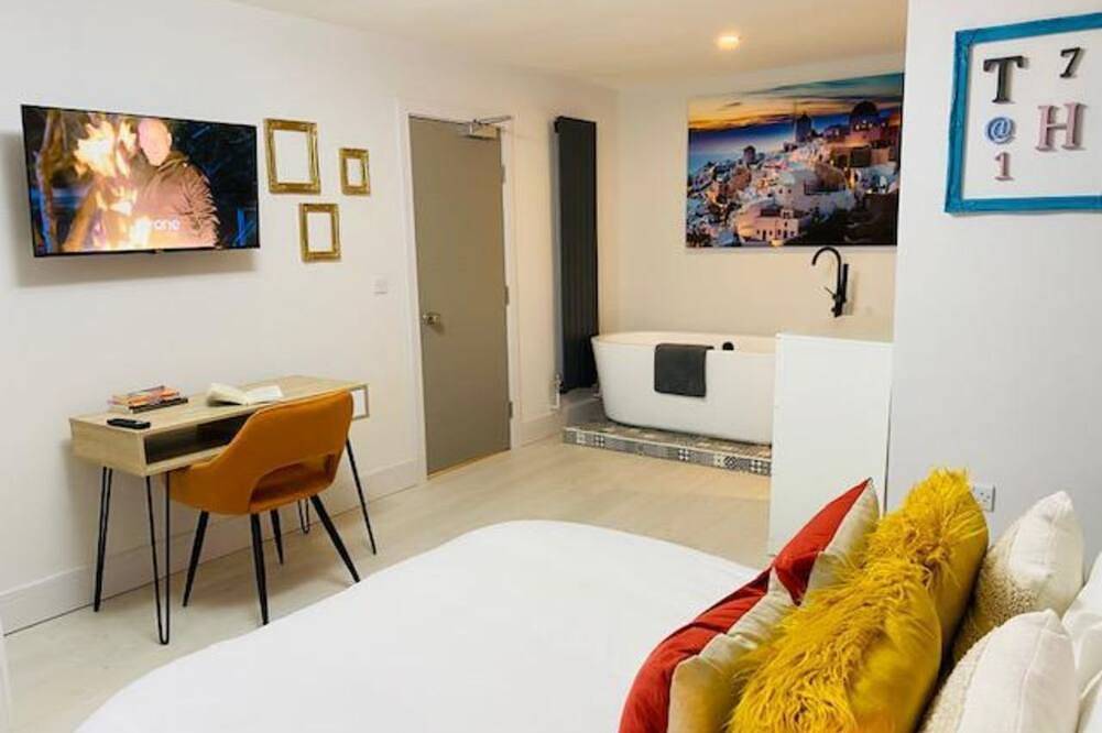 Superior-Suite-Baño en la habitacion-With Tv in Stoke-on-Trent, Midlands