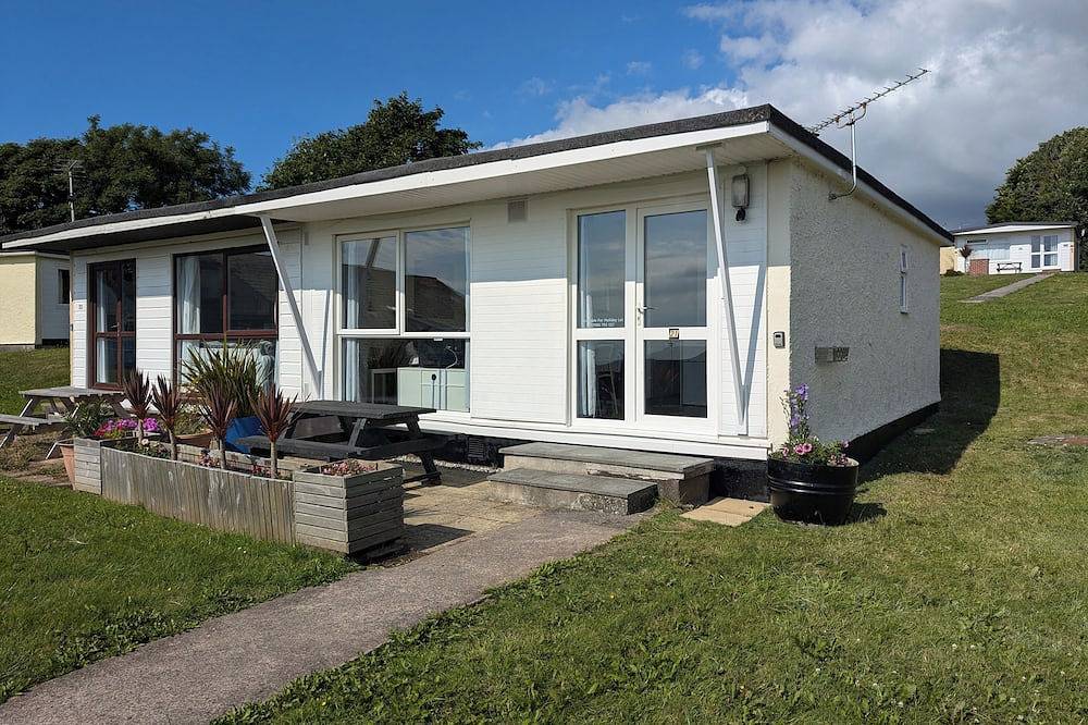 Pet friendly chalet .. Sleeps 5\n in Cornwall