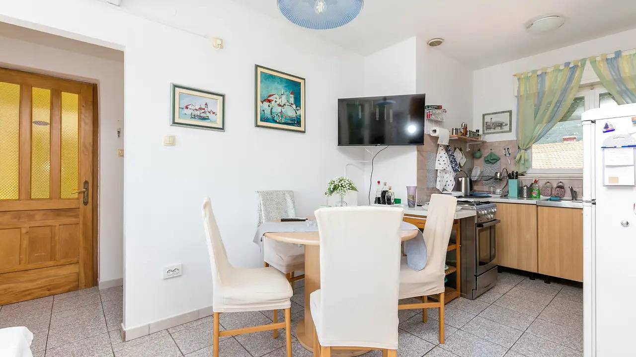 Ganze Ferienwohnung, Ferienwohnung für 5 Personen (48 m²) in Kastel Stari in Zeničko, Kastel Stari