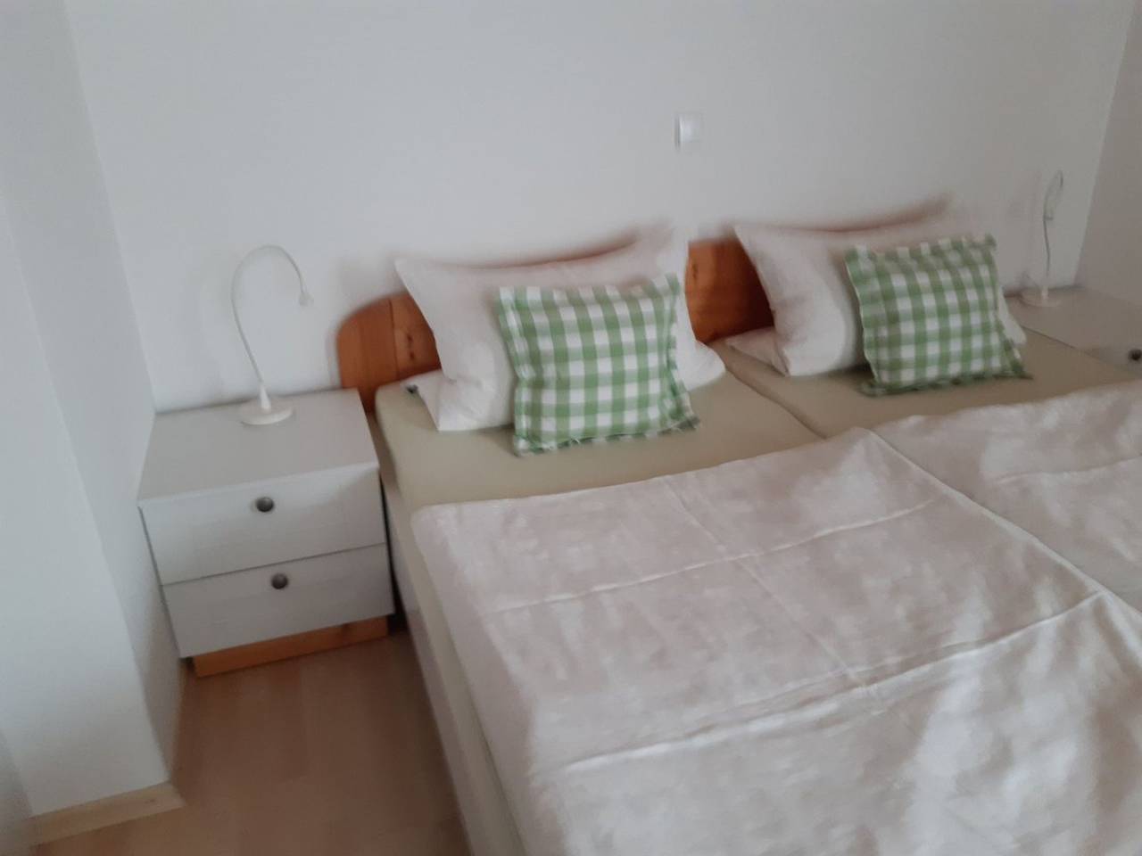 Ganze Ferienwohnung, Haus Hardt - Souterrain-Ferienwohnung mit ca. 36 qm, 1 Wohnschlafbereich, max. für 2 Personen in Bodman-Ludwigshafen, Obersee (Bodensee)