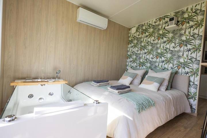 Appartement de vacances pour 2 personnes, avec Balcon et Jacuzzi ainsi que Terrasse et Vue