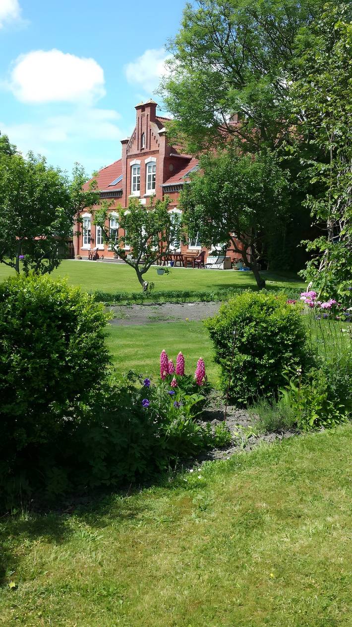 Ganzes Studio, Apartment 'Fewo Süderstuv' mit gemeinsamer Terrasse, Garten und WLAN in Nordfriesische Inseln (Schleswig-Holstein) (Schleswig-Holstein), Pellworm