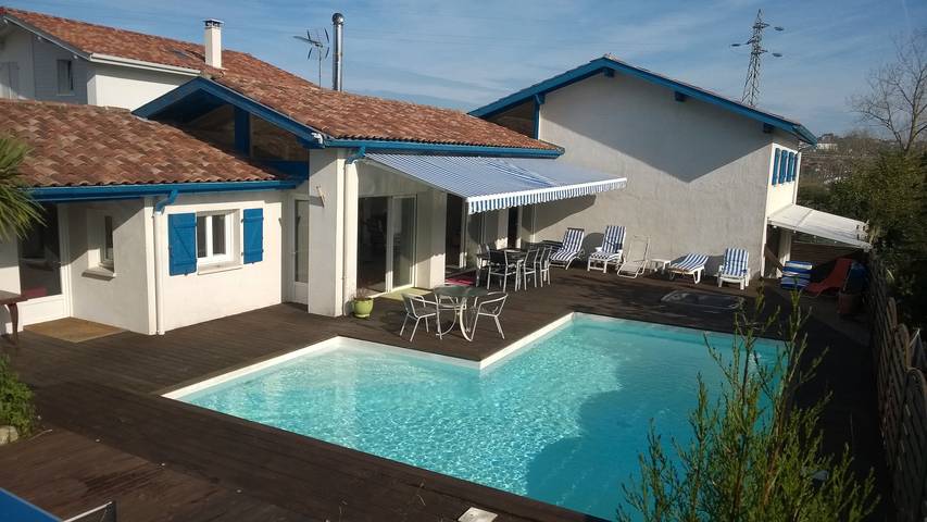Ferienhaus für 15 Personen, mit Balkon und Whirlpool sowie Garten in Bidart