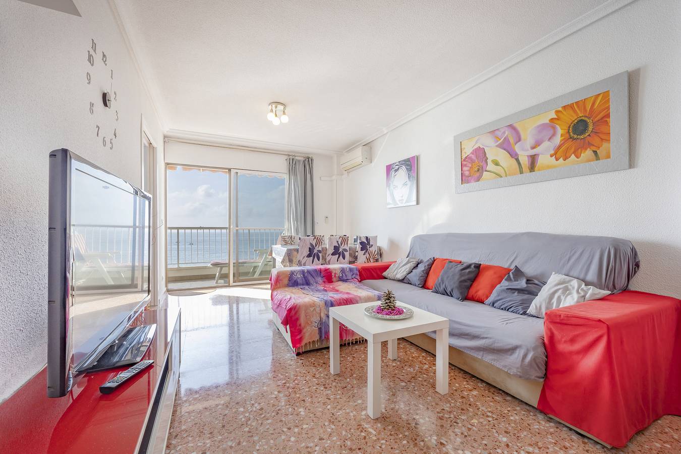 Apartamento entero, Apartamento 'Villa Penélope' con vistas al mar, Wi-Fi y aire acondicionado in Villajoyosa, Costa Blanca