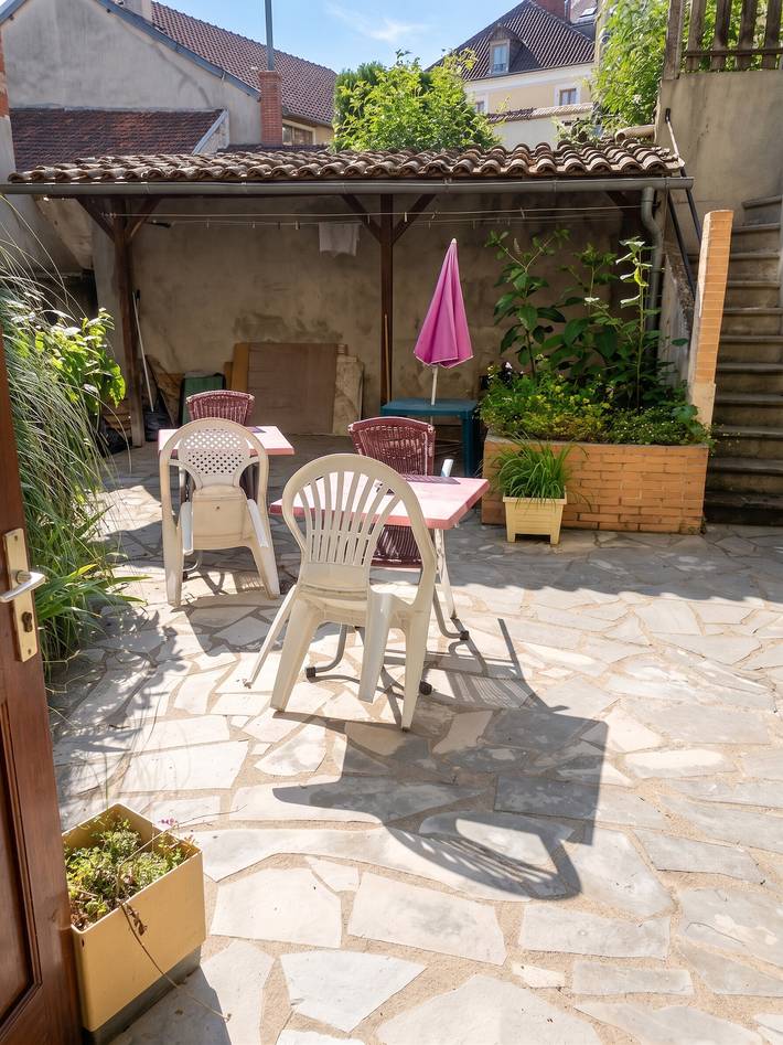 Studio entier, Studio charmant à Néris-les-Bains - 25 m² avec terrasse in Néris-les-Bains, Région de Montluçon