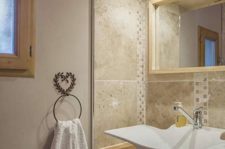 Location de vacances pour 8 personnes, avec jardin et terrasse dans Office De Tourisme De Bessans - 4