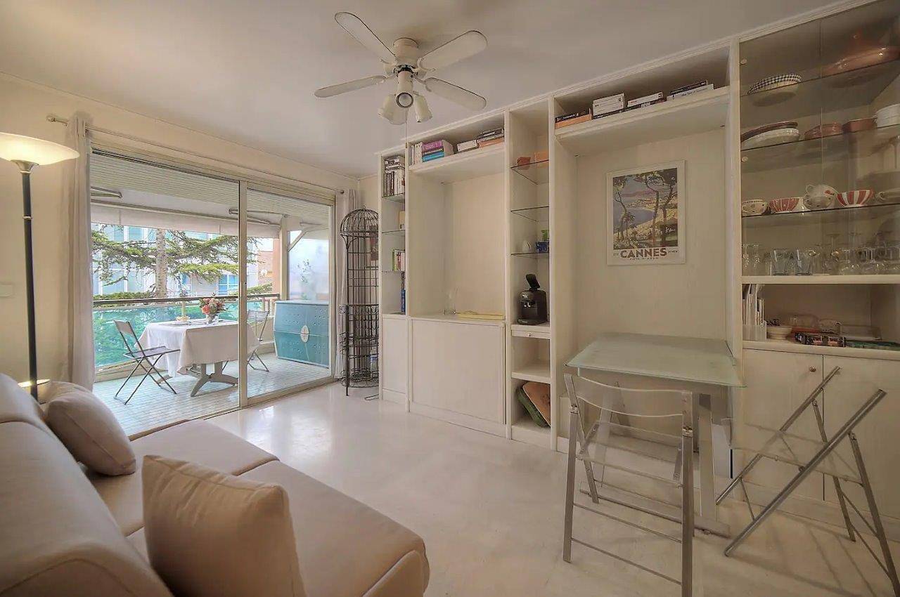 Entire apartment, One bedroom apartment in the center of Cannes walking distance to the Palais des Festivals and beach in Cannes, Mediterranean Coast (France)