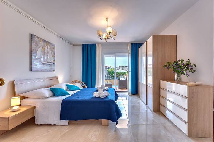 Ferienwohnung für 3 Personen, mit Balkon und Pool sowie Garten in Rab Stadt - 2