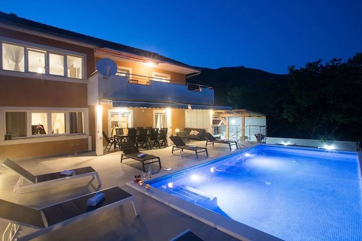 Ferienhaus für 10 Personen, mit Balkon und Garten in Kaštela
