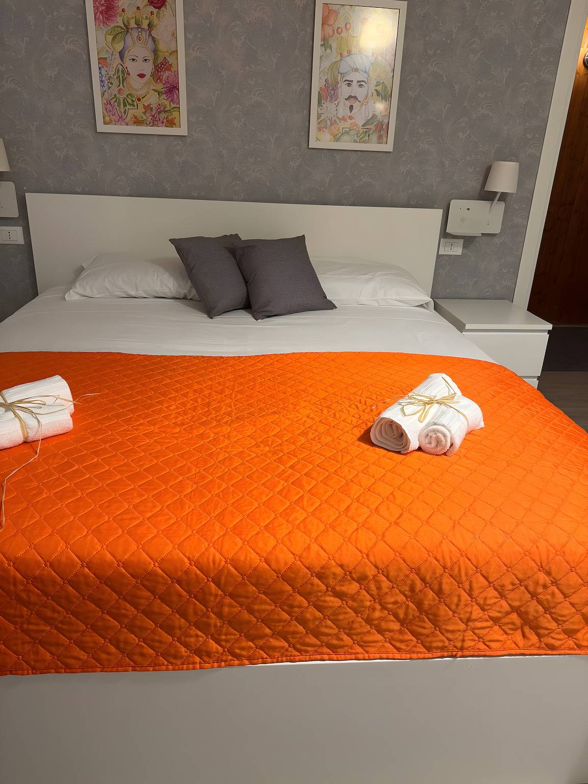 Room 111 "Le Saline Rooms Marzamemi" with Wi-Fi and Air Conditioning in Marzamemi, Pachino