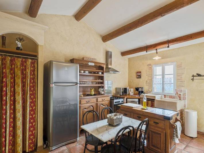 Location de vacances pour 6 personnes, avec terrasse ainsi que piscine et jardin à Les Mages - 4