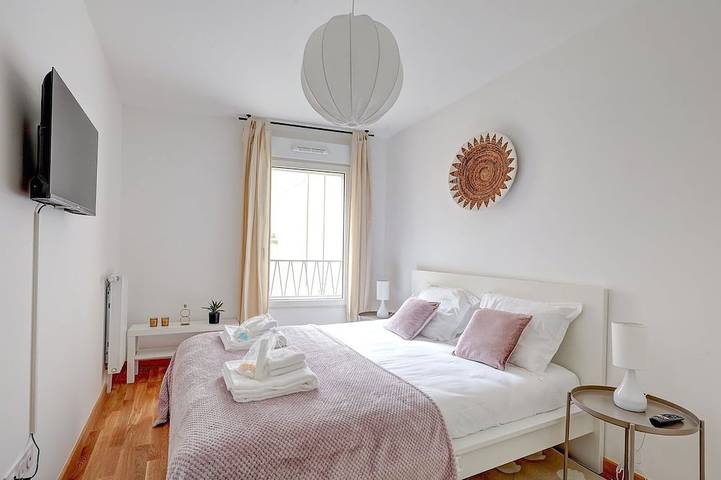 Entire apartment, Tbs 197 - Bright apartment with terrace in Clichy, Hauts-de-Seine