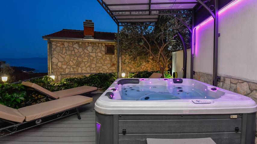 Villa für 10 Personen, mit Garten und Whirlpool sowie Sauna und Terrasse in Makarska - 3