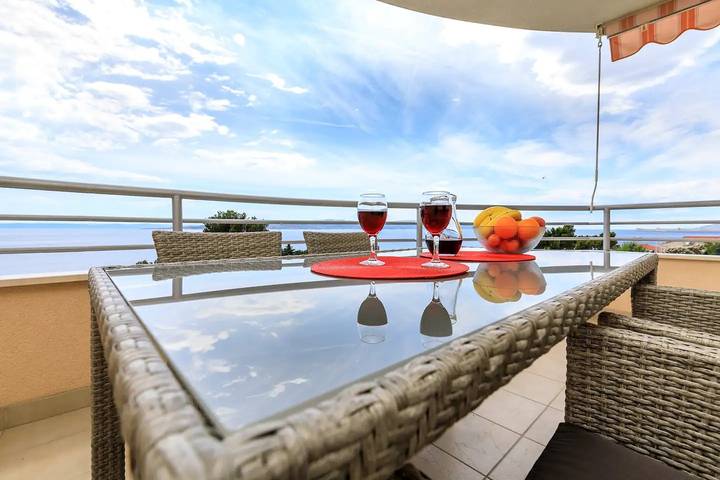 Ferienwohnung für 4 Personen, mit Pool und Balkon/Terrasse in Brela