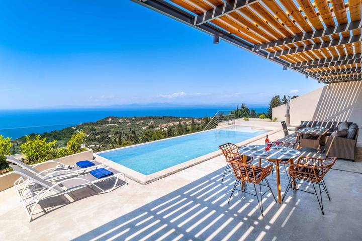 Villa for 4 people, with terrace and pool in Lefkada