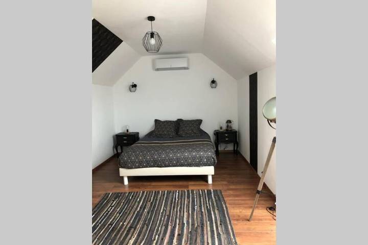 Location de vacances pour 12 personnes, avec piscine et jardin à Montluçon - 4