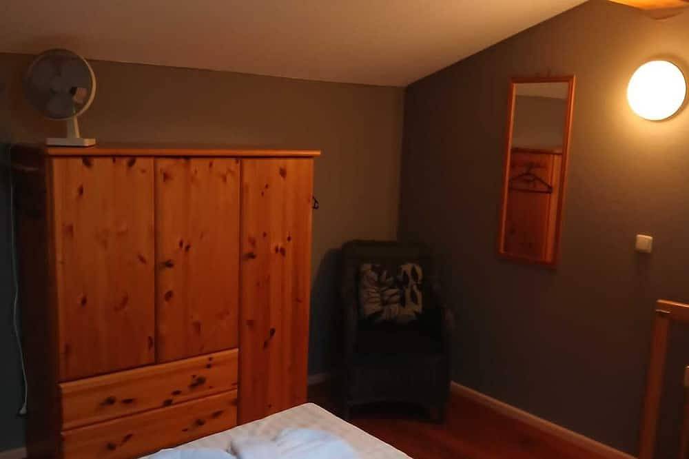 Ganze Wohnung, Komfortable Ferienwohnung „Ahoi“ mit Balkon nahe Malchower See und Garten in Malchow, Fleesensee