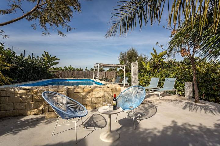Gîte pour 4 personnes, avec Balcon et Jardin à Scoglitti